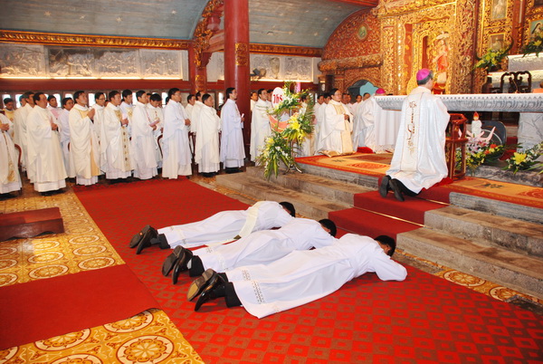 Gp Phát Diệm: Truyền chức Linh mục và Phó tế