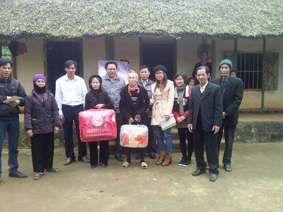 Caritas Hưng Hóa, Nhóm doanh trí Hưng Hóa tại Hà Nội và các ân nhân Giáo xứ Thủy Trạm thăm hỏi, tặng quà người nghèo 2 xứ Thủy Trạm và Phù Lao..