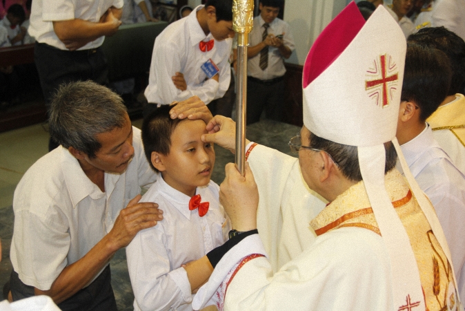 Thánh lễ ban Bí Tích Thêm Sức tại Gx Lào Cai