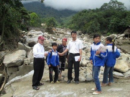 Caritas Hưng Hóa Thăm và Chia sẻ Với Nạn Nhân Bị Thiên Tai Do Lũ Quét Tại Bản Khoang Sapa – Lào Cai