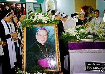 GP.PHAN THIẾT: Thánh Lễ an táng Đức Cha Phaolô Nguyễn Thanh Hoan