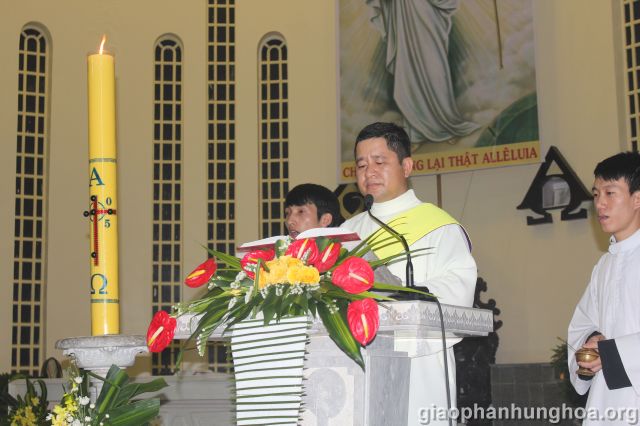 Thầy Phó tế Giuse Nguyễn Xuân Trường công bố  Tin mừng và giảng lễ