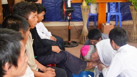 Mục vụ Tuần Thánh 2015 tại Điện Biên: Thứ Năm Tuần Thánh