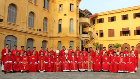 Đại Chủng Viện Hà Nội: Các linh mục khóa VIII viếng thăm và mừng lễ quan thầy