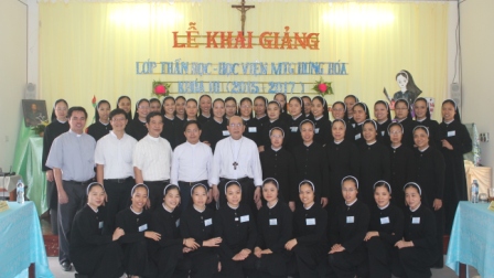 Hội dòng Mến Thánh Giá Hưng Hóa đã khai giảng lớp Thần Học khóa III cho học viện.