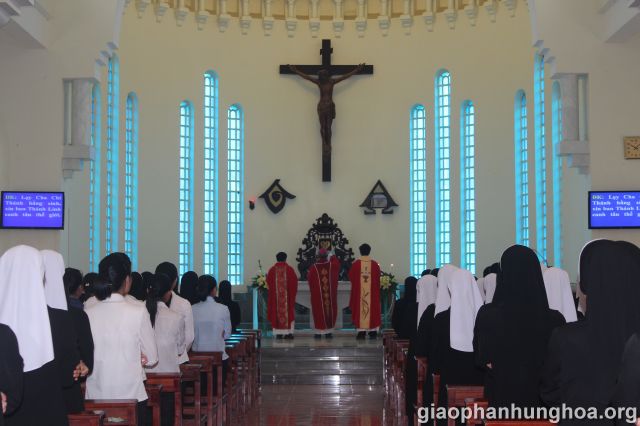 Thánh lễ khai mạc tại nhà thờ chính tòa Giáo phận Hưng Hóa 