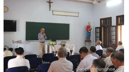 Thường Huấn Linh mục đoàn giáo phận Hưng Hóa đợt II: ngày thứ nhất và ngày thứ hai