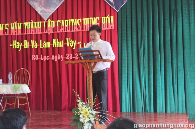 Cha Phaolô Nguyễn Quốc Anh - Giám đốc Caritas Hưng Hóa khai mạc Hội nghị tổng kết