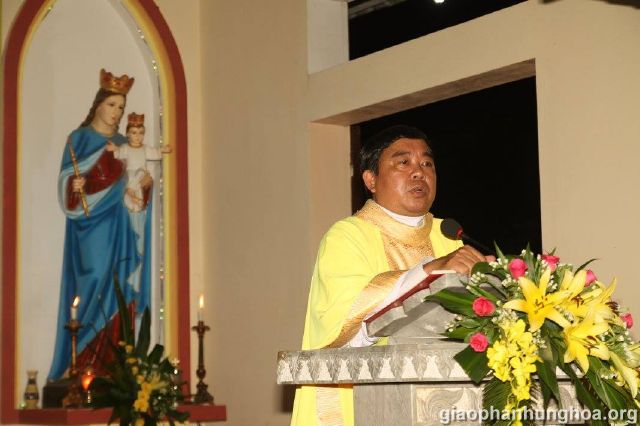 Cha Giuse Nguyễn Văn Hạnh giảng trong Thánh lễ tạ ơn