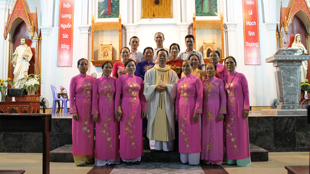 Giáo lý viên giáo xứ Lào Cai mừng lễ quan thầy thánh nữ Têrêxa Avila, Trinh nữ, tiến sĩ Hội Thánh