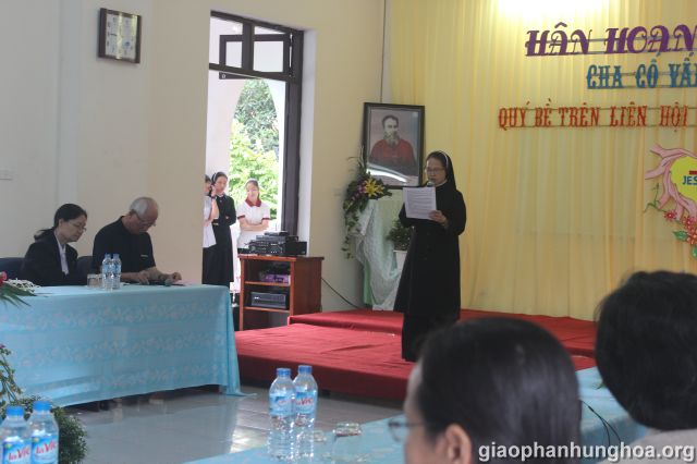 Chị Tổng Maria Nguyễn Thị Vĩnh chia sẻ dôi nét về lịch sử Hội Dòng MTG Hưng Hóa
