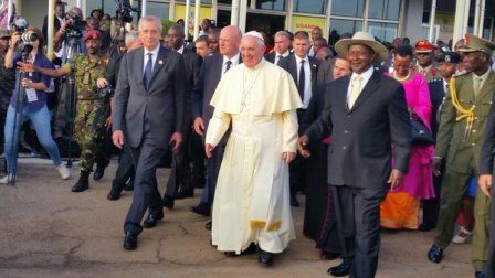 Chứng tá các bậc tử đạo – Đức Phanxicô nói với tổng thống và quan chức Uganda