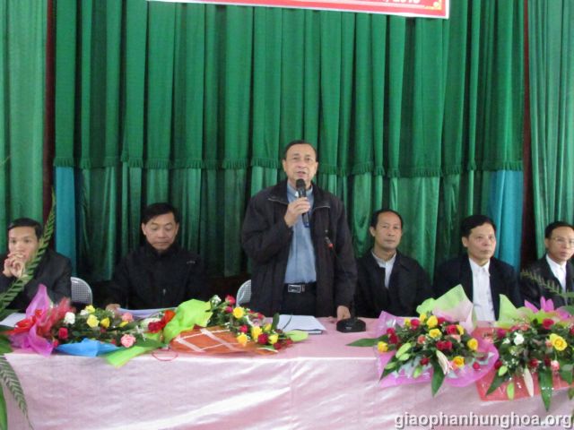 Cha Phêrô Phùng Văn Tôn khai mạc buổi tổng kết mục vụ