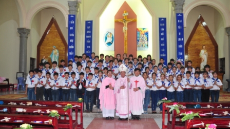 Thánh Lễ Ban Bí Tích Thêm Sức tại Giáo Xứ Yên Phú