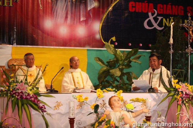 Cha xứ Giuse NGuyễn Văn Hạnh đọc bản báo cáo