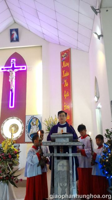 Cha xứ Phêrô Nguyễn Đình Đên chủ tế Thánh lễ