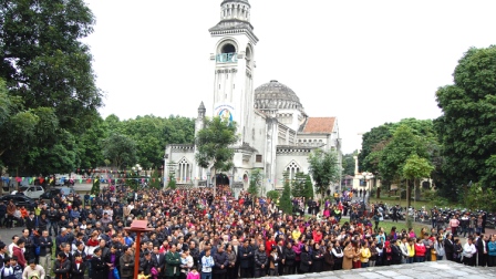 Liên Xứ: Bến Thôn, Dị Nậu, Cát Ngòi, Thuấn Nội, Hạ Hiệp Hành Hương Năm Thánh Tại Nhà Thờ Chính Tòa Sơn Lộc