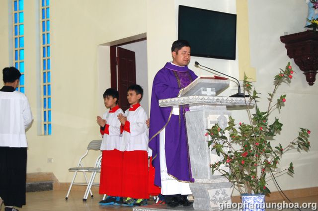 Cha Giuse Nguyễn Xuân Trường giảng lễ