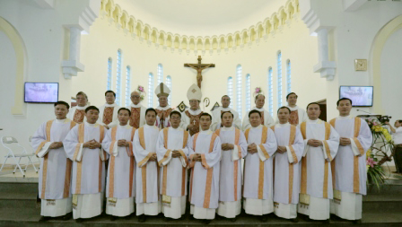 Thánh Lễ Truyền Chức Phó Tế cho 11 Thầy tại Nhà thờ Chính tòa Giáo Phận Hưng Hóa