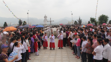 Thánh Lễ Hành Hương Năm Thánh và Công Bố Nâng Thánh Đường Giáo Xứ Hòa Bình Lên “Đền Thánh Lòng Thương Xót Chúa”