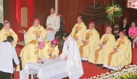 Thánh lễ nhận giáo phận của Đức Cha Giuse Châu Ngọc Tri
