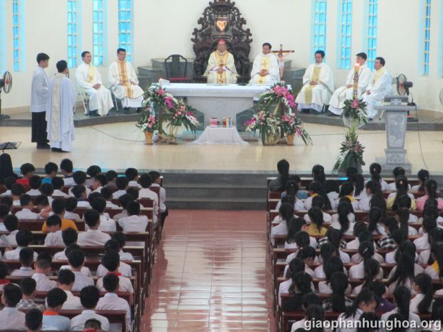 Cha Đaminh Hoàng Minh Tiến cám ơn