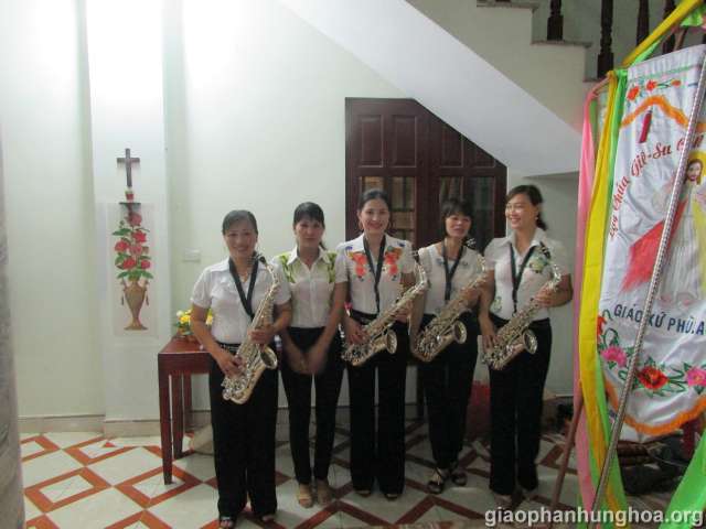 Các chị em nữ trong đội kèn Giáo xứ Thanh Lâm