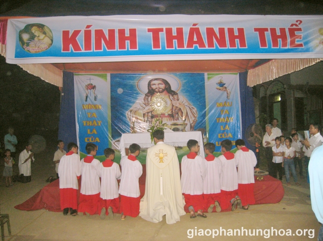 Chầu Thánh Thể