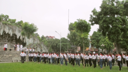 Các Em Huynh Trưởng Giáo Hạt Sơn Tây-Hòa Bình-Sơn La Hành Hương Năm Thánh tại Nhà Thờ Chính Tòa Sơn Lộc