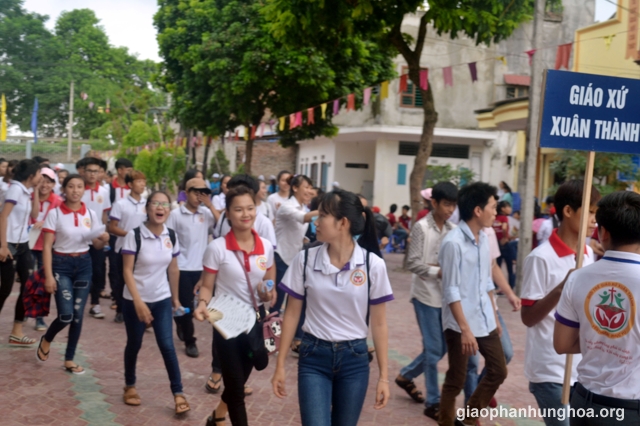 Các bạn trẻ về dự ngày đại hội Giới trẻ