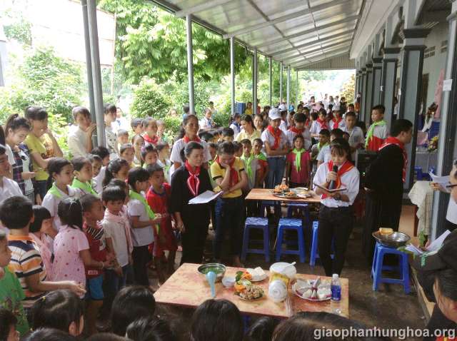 Ban giám khảo chấm thi nấu ăn