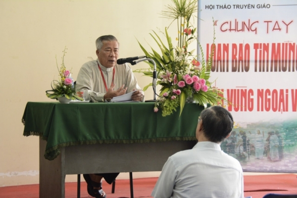 Đức Cha Anphong Nguyễn Hữu Long thuyết trình 