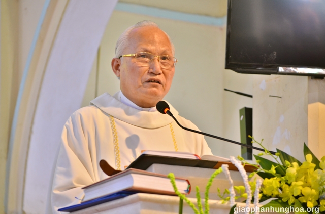 Cha Giuse Nguyễn Trung Thoại giảng lễ