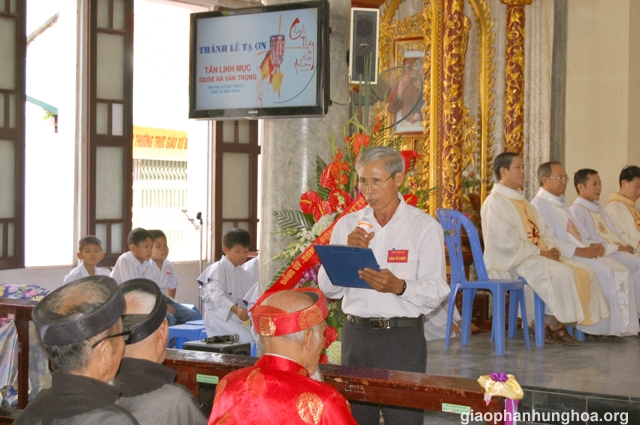 Ông Gioan Nguyễn Văn Thu chúc mừng Tân Linh mục