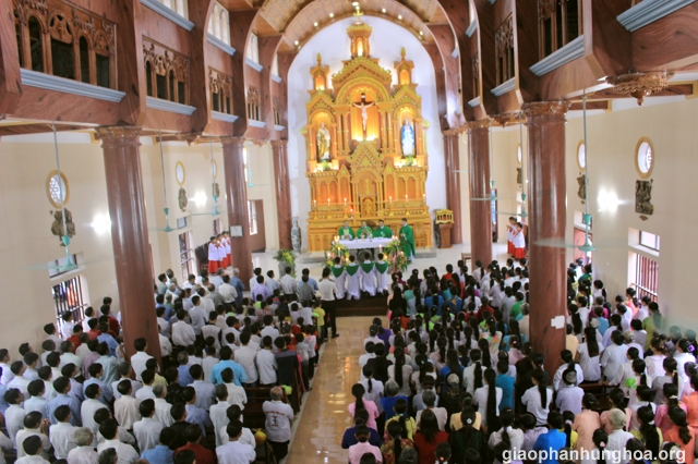 Cộng đoàn tham dự Thánh lễ