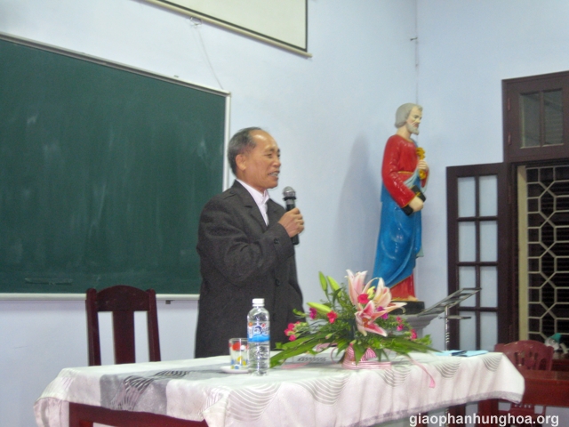 Cha Giuse Nguyễn Thái Hà chia sẻ với hội nghị