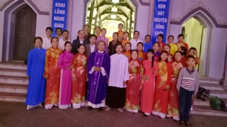 Ban Giáo Lý Giáo Xứ Nỗ Lực và Tiên Cát Hành Hương Năm Thánh tại Nhà Thờ Xóm Giữa