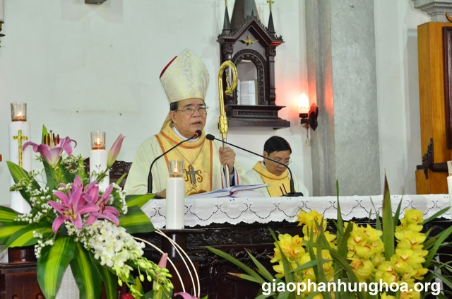 Đức Cha Gioan Maria giảng trong Thánh lễ