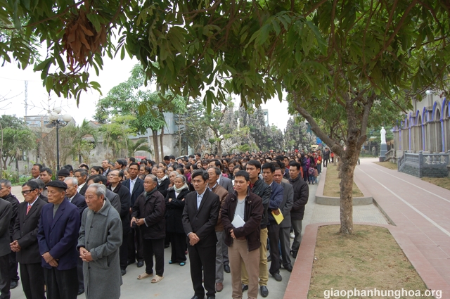 Cộng đoàn tham dự nghi thức hành hương