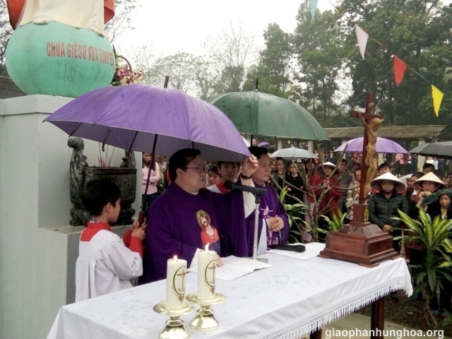 Nghi thức hành hương tại khu vườn Đức Bà