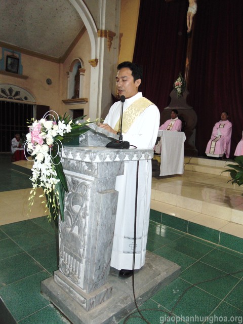 Thầy Tân Phó tế Phêrô Nguyễn Trường Giang chia sẻ Lời Chúa