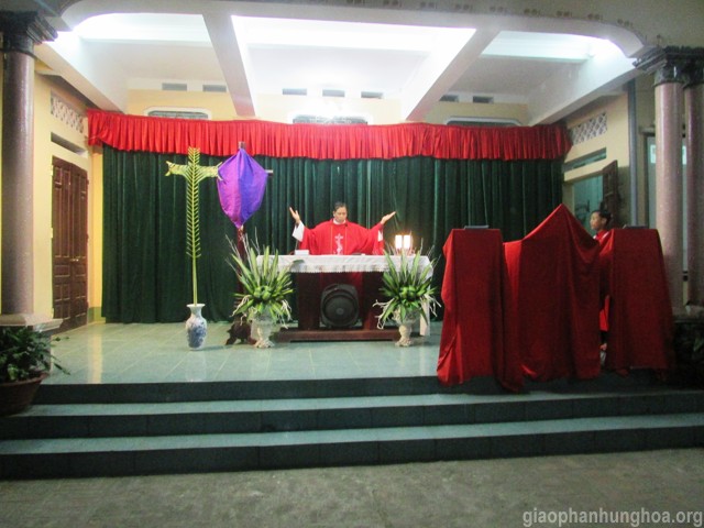 Cha Giuse Maria Nguyễn Đức Huy chủ tế Thánh lễ