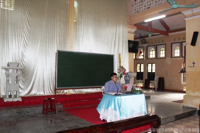 Thầy Phêrô Phan Văn Vẻ chia sẻ với quý Ban hành giáo