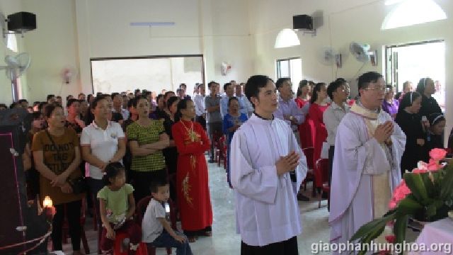 Làm Phép Nhà Nguyện Giáo Họ Gia Hội Và Thánh Lễ Giỗ 50 Ngày Cho Bé Đaminh Trần Nhật Minh
