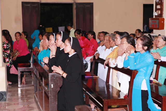 Cộng đoàn tham dự Thánh lễ