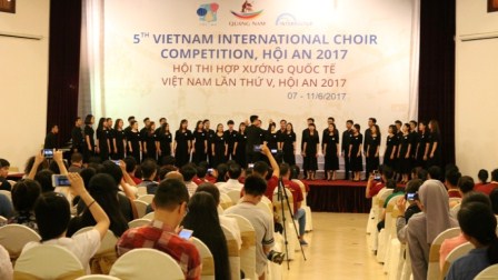 Dàn hợp xướng trẻ Công Giáo Hà Nội - Sứ giả Tin Mừng tại hội thi Hợp xướng Quốc tế Việt Nam lần V, Hội An 2017