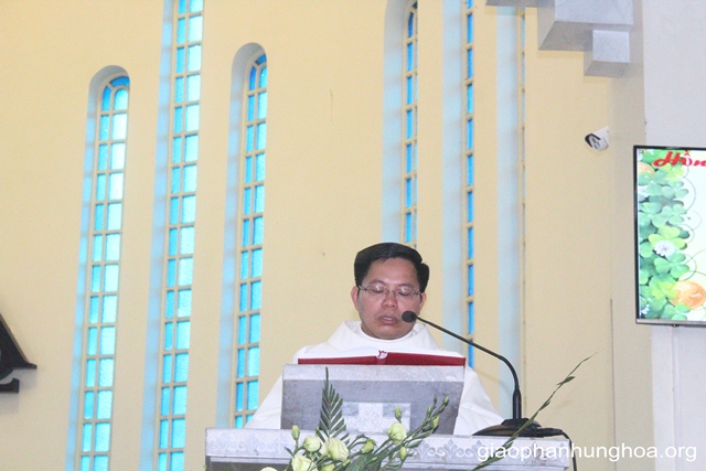 Cha Giuse Nguyễn Văn Úy chia sẻ trong Thánh lễ