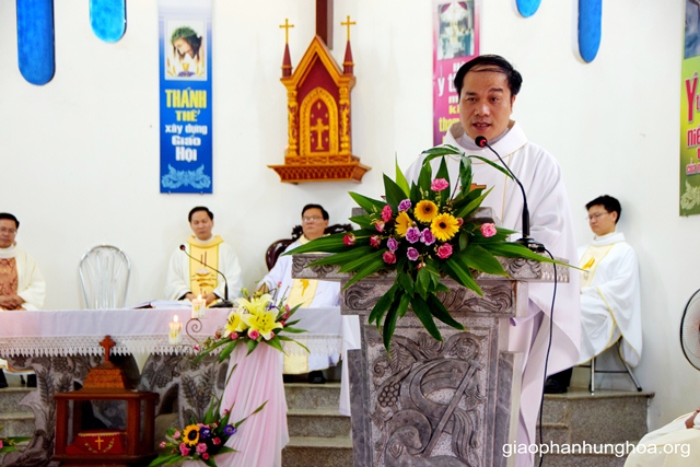 cha Giuse Nguyễn Gia Huấn chia sẻ trong Thánh lễ