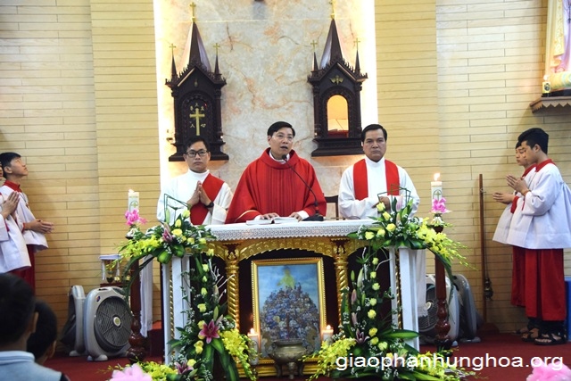 Cha Antôn Vũ Thái San chủ tế Thánh lễ