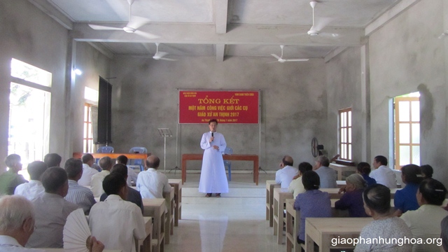 Cha Phêrô Nguyễn Đình Đền có đôi lời tâm tình với các cụ